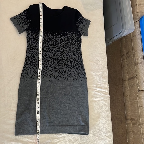 Short-sleeved Sweater Dress Size Large - Picture 4 of 6